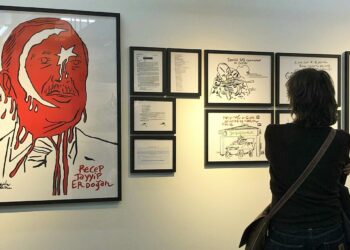 Türkiye’deki insan hakları ihlalleri “Kırık Omurga” sergisi ile Zürih’te sergilendi