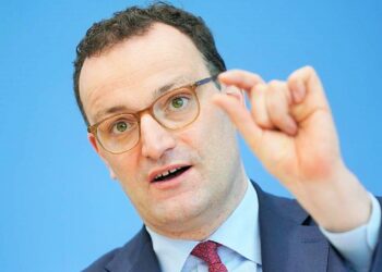 Alman Sağlık Bakanı uyardı: Yılın sonuna kadar herkes ya aşı olacak, ya da ölecek