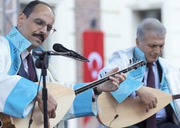 Sarayın Danışmanı İbrahim Kalın’a utanç verici cübbe: Gaspedilen İpek Üniversitesi’nden onursal doktora aldı