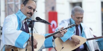 Sarayın Danışmanı İbrahim Kalın’a utanç verici cübbe: Gaspedilen İpek Üniversitesi’nden onursal doktora aldı