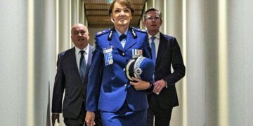 NSW Emniyet’i, bayan Polis Müdürü Karen Webb’e emanet: Teşkilatta 17 bin polis görev yapıyor