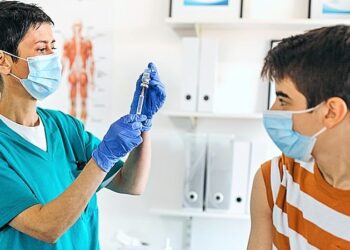 Hükümet’ten açıklama: COVİD-19  aşıları ücretsiz, 12 yaş üstündeki herkes için mevcut