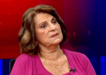 Birand’ın eşi Cemre Birand, tutsak bebeklere dikkat çekti: 2,5 yaşında torunum var, hapiste olsa nasıl olurdu diye içim paralanıyor