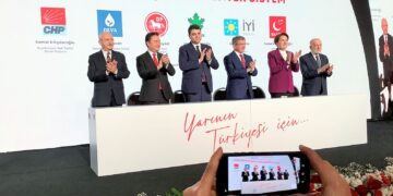 23 sayfalık metne ortak imza: 6 Parti Lideri Güçlendirilmiş Parlamenter Sistem metnini imzaladı