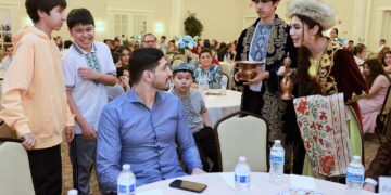 Washington DC’de sürpriz konuk: Enes Kanter’den Uygurlar’a Nevruz dopingi