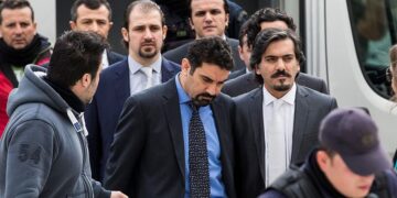 Yunan Ta Nea gazetesi: Yunanistan’a sığınan askerler ‘olası bir MİT operasyonuna karşı’ başka ülkelere gönderildi
