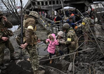 Rus güçleri Ukrayna’nın doğusunda bir okulu vurdu: 60 kişi enkaz altında kaldı