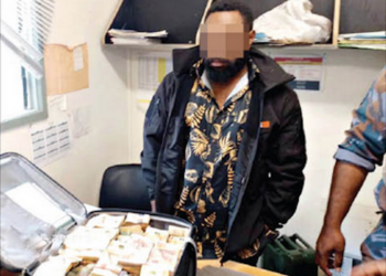 Papua Yeni Gine başbakanının oğlu bir bavul parayla yakalandı, tutuklandı