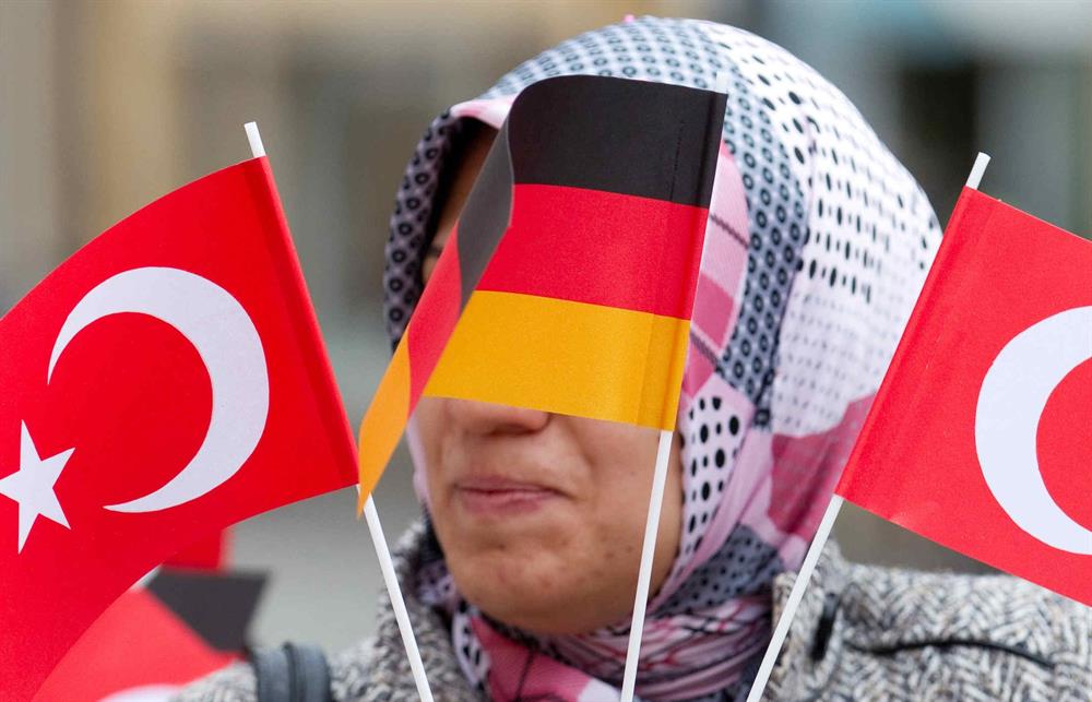 Alman Büyükelçiliği’nin avukatına ‘ajanlık’ suçlamasıyla gözaltı