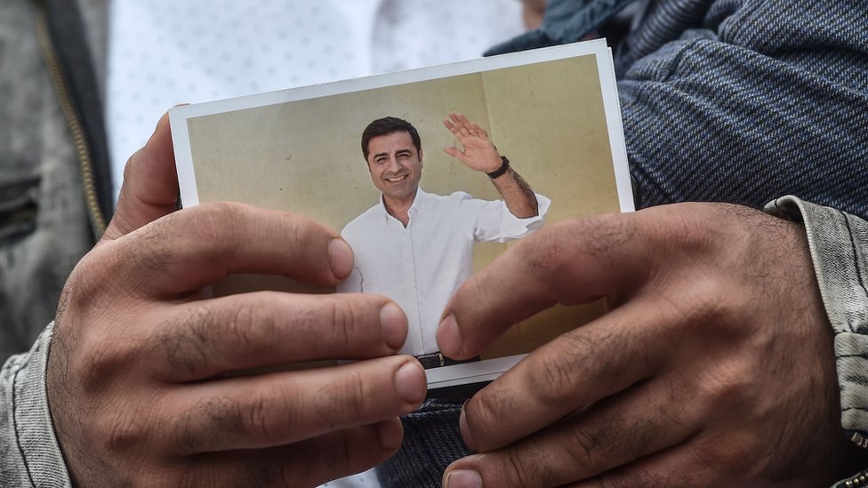 Demirtaş’tan tavsiye: Öyle gösterin ki, pusuya yatmış sandık hırsızları kıpırdamaya bile cesaret edemesinler