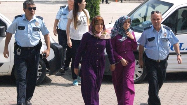 Eski vaize ve 3 kadına daha Bylock’tan 6 yıl hapis cezası
