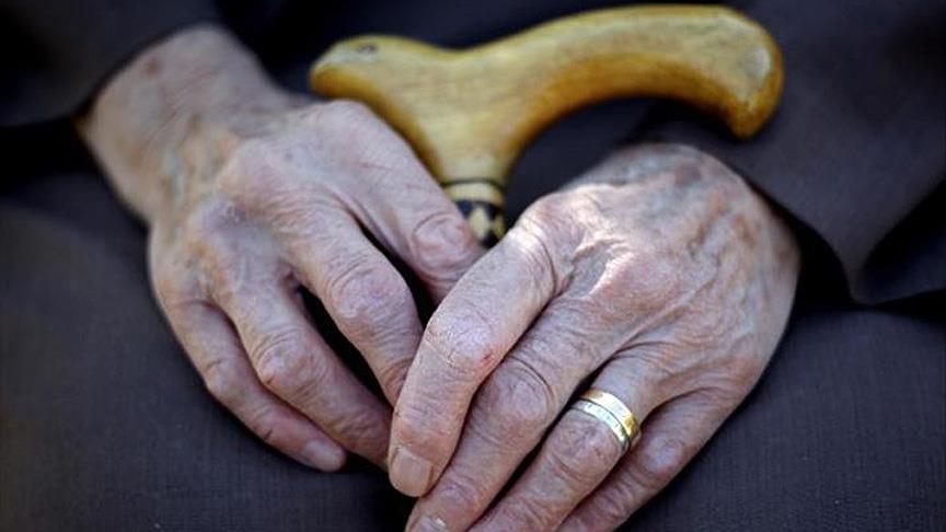 Koğuşlardaki çığlıklar: Alzheimer’ı ilerlemiş bir teyze, ağladıkça yüreğimde hiç kapanmayacak yaralar açılıyor