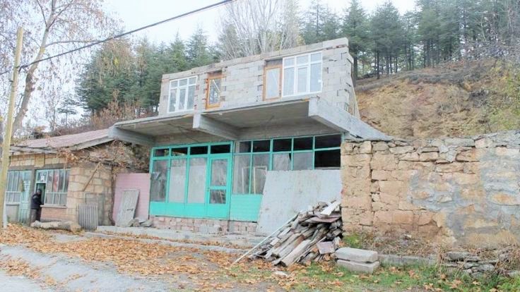 Konya’da bir vatandaş, duvara pencere takıp imar affı istedi