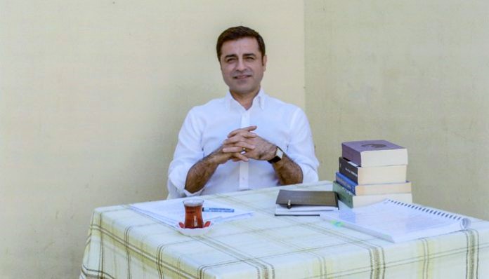 Selahattin Demirtaş’ın 142 yılla yargılandığı davadan tahliye kararı çıktı