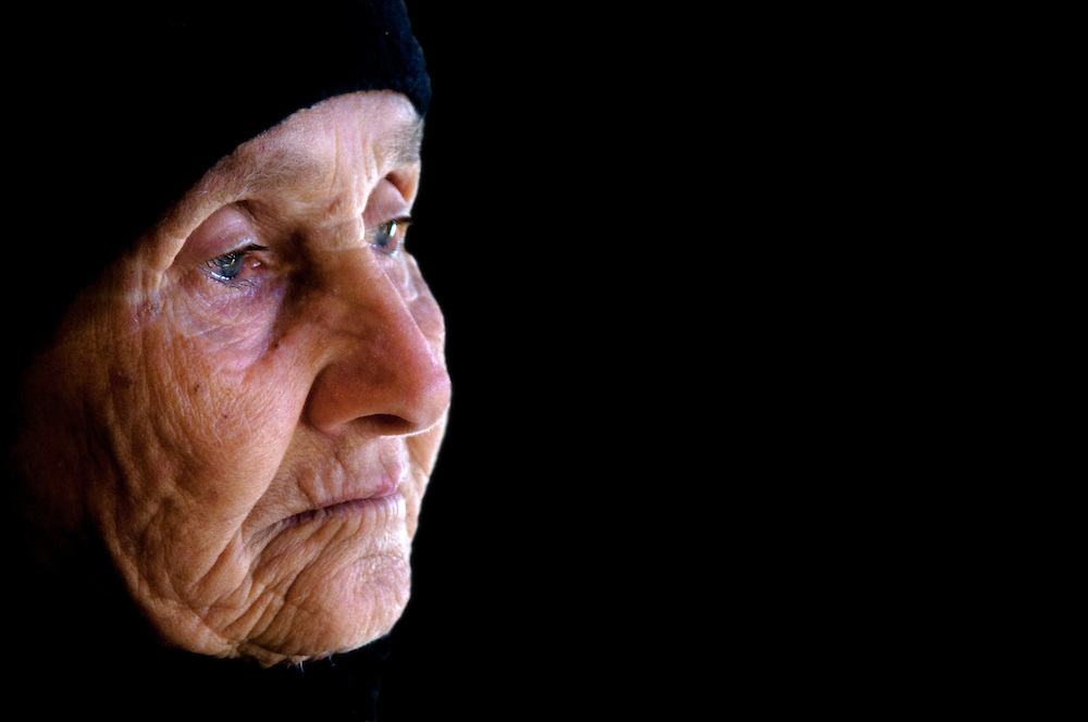 Zulüm ne yaş ne de sınır tanıyor:  80’e merdiven dayamış Hatice Teyze ve Halil Amca