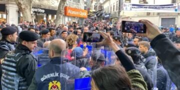 Deprem değil rantçı düzeniniz öldürdü’ eylemine polis saldırısı