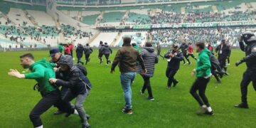 Demirtaş Amedspor’a: Sen muhteşem futbolunu oyna.,Beyaz torosçuların siyasi uzantılarını bize bırak