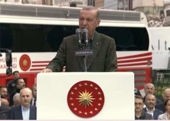 Depremzedeler Erdoğan’ın İskenderun’da temel atma törenini terk etti: ‘Önce paramızı yatırsın’