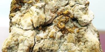 Melbourne’de altın avcısı büyük 4.6 kilogramlık bir külçe buldu