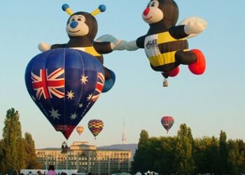Canberra’da, sıcak hava balonu festivali renkli görüntülere sahne oldu