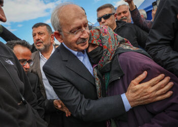 Kemal Kılıçdaroğlu deprem bölgesinde: Bu kadar insanın kanı yerde kalmamalı