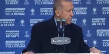 Sinir krizi geçiren Erdoğan, mitingde sessizce söyledikleri mikrofona yansıdı: Yav mahvolduk, küfür ettirmeyin