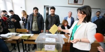 Pervin Buldan, Van’da oyunu kullandı: Bu kötülük düzeninin bugün bitmesi gerekiyor