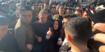 Cenazeye katılan Trabzon’un  AKP’li Başkanı’na sert tepki: Çabuk burayı terk et, defol burdan başkan’