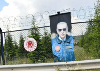 Kışlaya da siyaset soktular: Zırhlı Birlikler Okulu’na Erdoğan posteri asıldı
