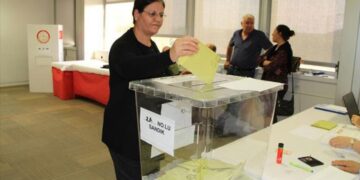 Oy verme işlemi başladı: 2. kez sandık başına giden Türkiye, ülkenin gelecekle ilgili kaderini oylayacak