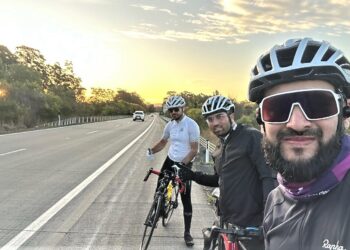 Etkinlik ünlü  Opera House’da son bulacak: Gönüllü eğitimciler, Yunanistan’daki mağdurlar için 1000 km pedal çevirecek