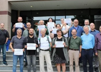 KHK ile ihraç edilen Barış Akademisyeni Güven Bakırezer görevine döndü