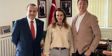 Kılıçdaroğlu’nun danışmanı ‘makara’cı AKP’li Bağış’ın yanında çıktı