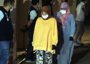 Yargıtay, çıplak aramaya maruz kalan öğrencilere verilen cezaları bozdu: AKP’li Özlem Zengin inkar etmişti