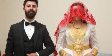 Aşiret düğününde dudak uçuklatan takı:Geline 4 kilo altın, damada 6 milyon lira  takıldı
