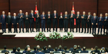 AKP’li Cumhurbaşkanı Erdoğan yeni kabinesini açkıladı