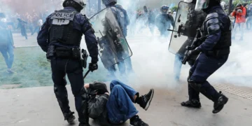 Fransa’da çatışmalar devam ediyor: Polisin öldürdüğü gencin büyükannesi ‘Protestoları durdurun’ dedi