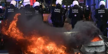 Bilanço ağırlaşıyor; Şanzelize Caddesi tahliye edildi