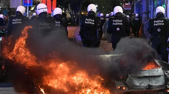 Fransa’da 17 yaşındaki bir sürücünün polis tarafından öldürülmesinin ardından başlayan olaylar 5 gündür aralıksız sürüyor