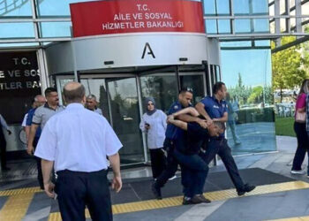 ‘Açım, geçinemiyorum’ demesine rağmen rejmin polisi ters kelepçeliyerek gözaltına aldı