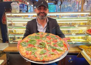 Diyarbakırlı pizzacının kıskandıran başarası:ABD’ye uzanan ve hikayesi belgesel olan Hakkı Akdeniz’e ödül