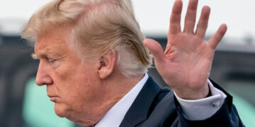 ABD tarihinde bir ilk: Tutuklanarak Cezaevine giren eski Başkan Trump’ın sanık fotoğrafı çekildi