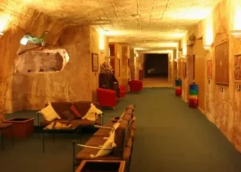 Avustralya’nın Adelaide şehrine 848 km uzaklıkta yerin altındaki şehir: Coober Pedy kasabasındaki hayat