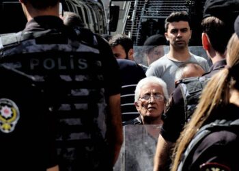 AYM kararlarına rağmen, Cumartesi Anneleri’ne 964. haftada yine kelepçe