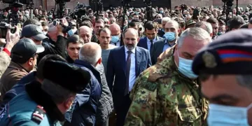 Ervan’da dabre girişimi:Ermenistan ordusu, Başbakan Paşinyan ve hükümetin istifasını istedi