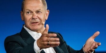 Scholz: Sığınmacı sayısı çok yüksek, düzensiz göçü önleyeceğiz