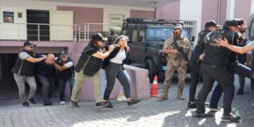 HDP İzmir il eş başkanları Çelik ve Altan tutuklandı