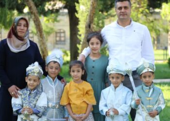 Beşizlerin anne ve babasını tutukladılar; çocuklar ortada kaldı