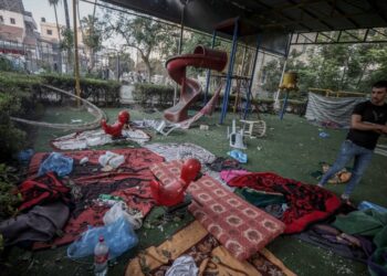 İsrail’in vurduğu hastaneden korkunç görüntüler geldi