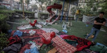 İsrail’in vurduğu hastaneden korkunç görüntüler geldi